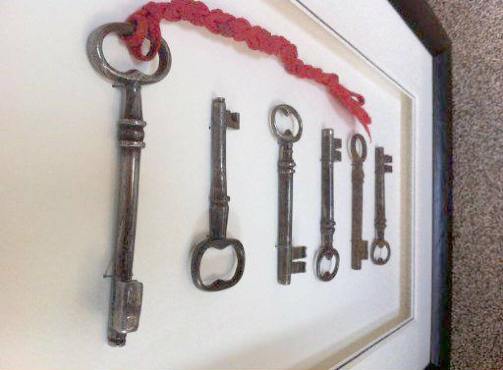 Framed framed keys mounted - Set of antique keys framed